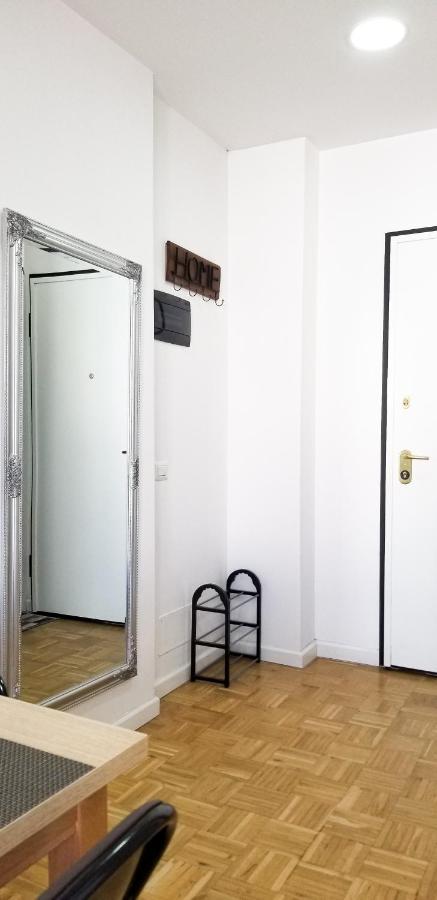 City Center Cute And Comfy Apartment - Ajia Apartments ティラナ エクステリア 写真