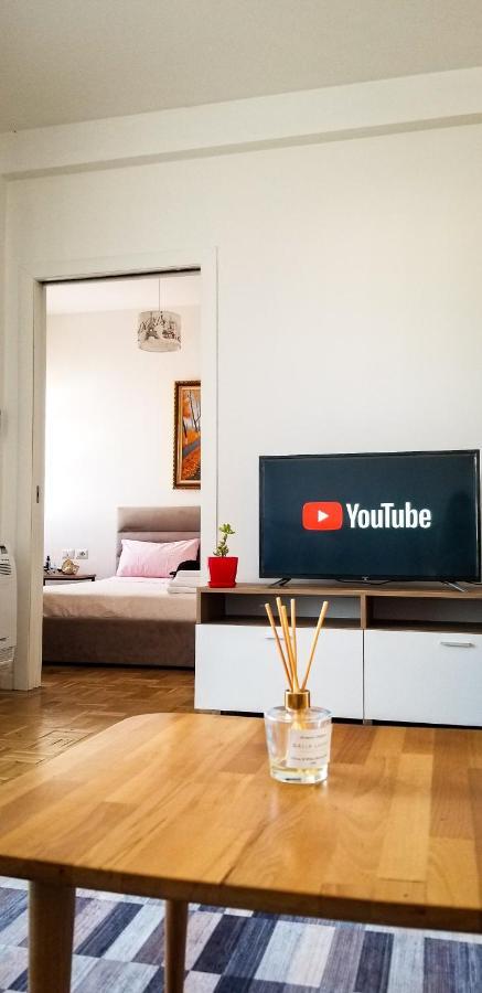 City Center Cute And Comfy Apartment - Ajia Apartments ティラナ エクステリア 写真