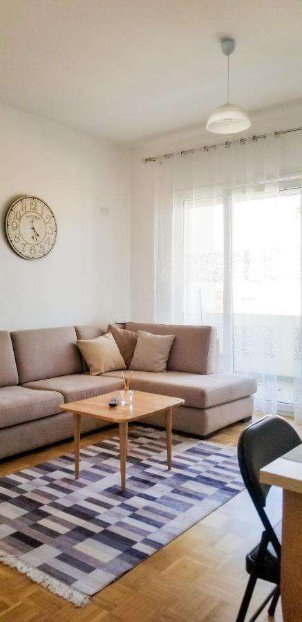 City Center Cute And Comfy Apartment - Ajia Apartments ティラナ エクステリア 写真