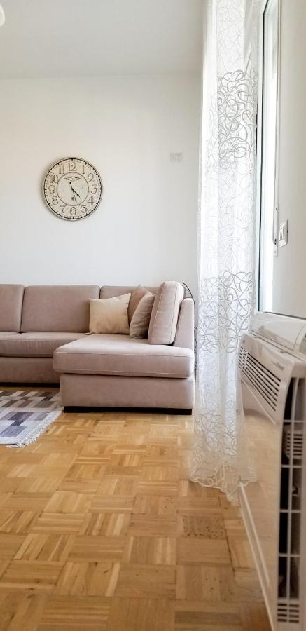 City Center Cute And Comfy Apartment - Ajia Apartments ティラナ エクステリア 写真
