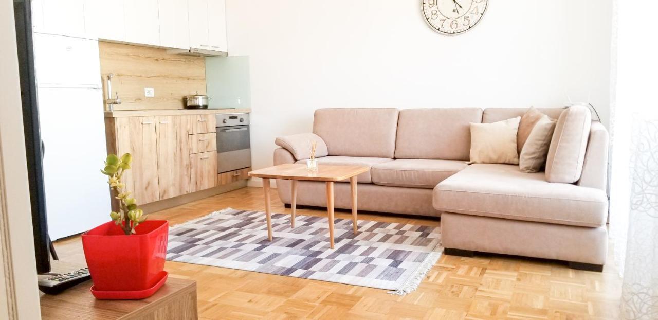 City Center Cute And Comfy Apartment - Ajia Apartments ティラナ エクステリア 写真