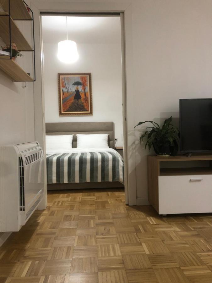 City Center Cute And Comfy Apartment - Ajia Apartments ティラナ エクステリア 写真